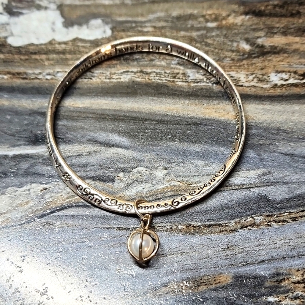 Silver Bracelet with pearl in cage mother words in hand